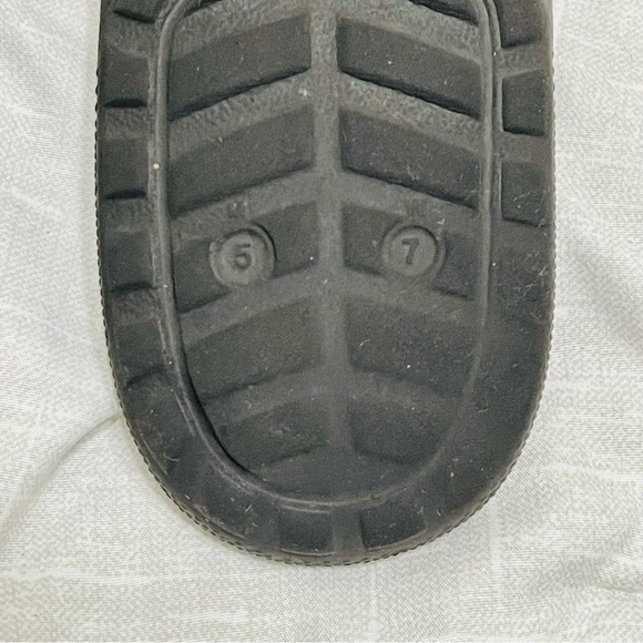 CROCS Black Sandals with Textured Footbed and Arch Support - Picture 5 of 5